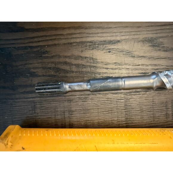 DEWALT DW5760 1-1/4” x11” x16” 4-Cutter Spline Shank Rotary Hammer Bit - Picture 7 of 10